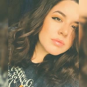 Meet your Posher, Courtney